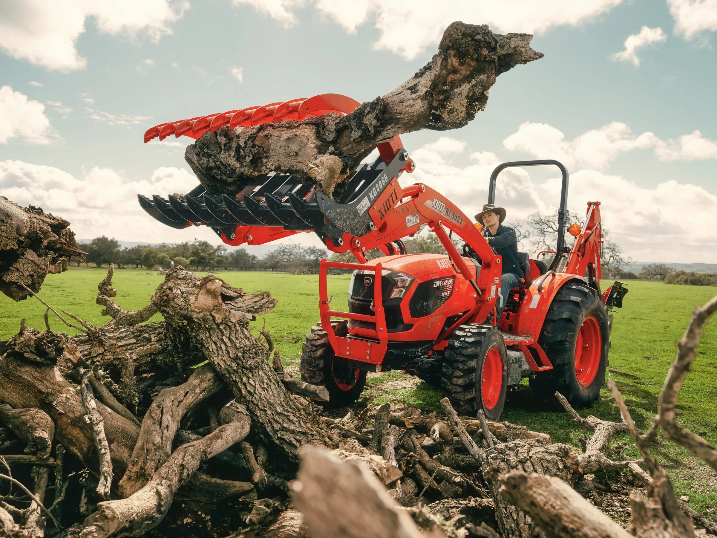 KIOTI DK4720 tractor, ROPS configuration