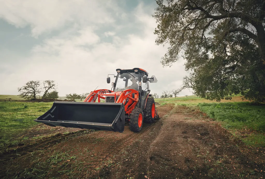 KIOTI DK5320 tractor with cab